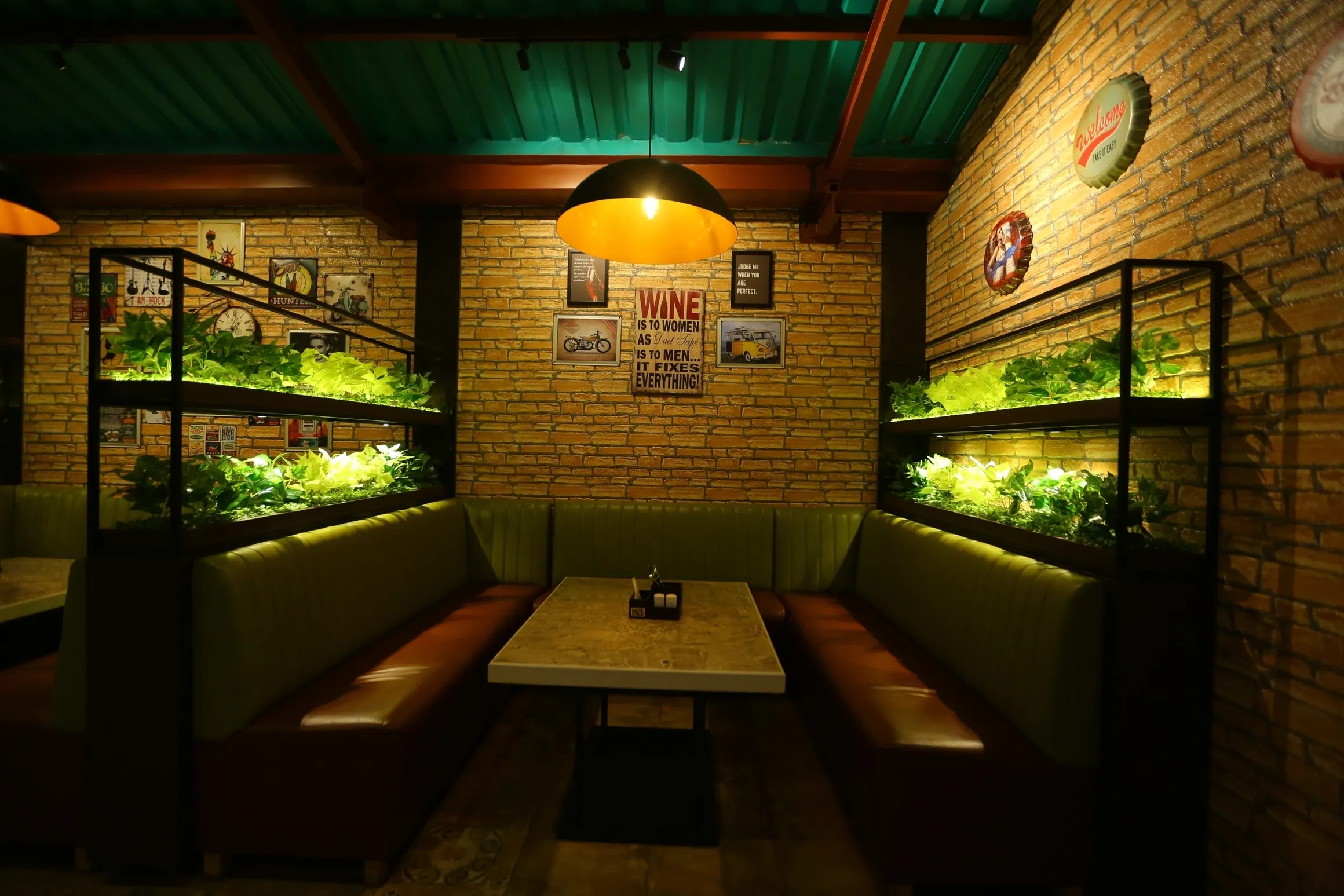 IMPERIAL SPICE KITCHEN & BAR AMBIANCE
