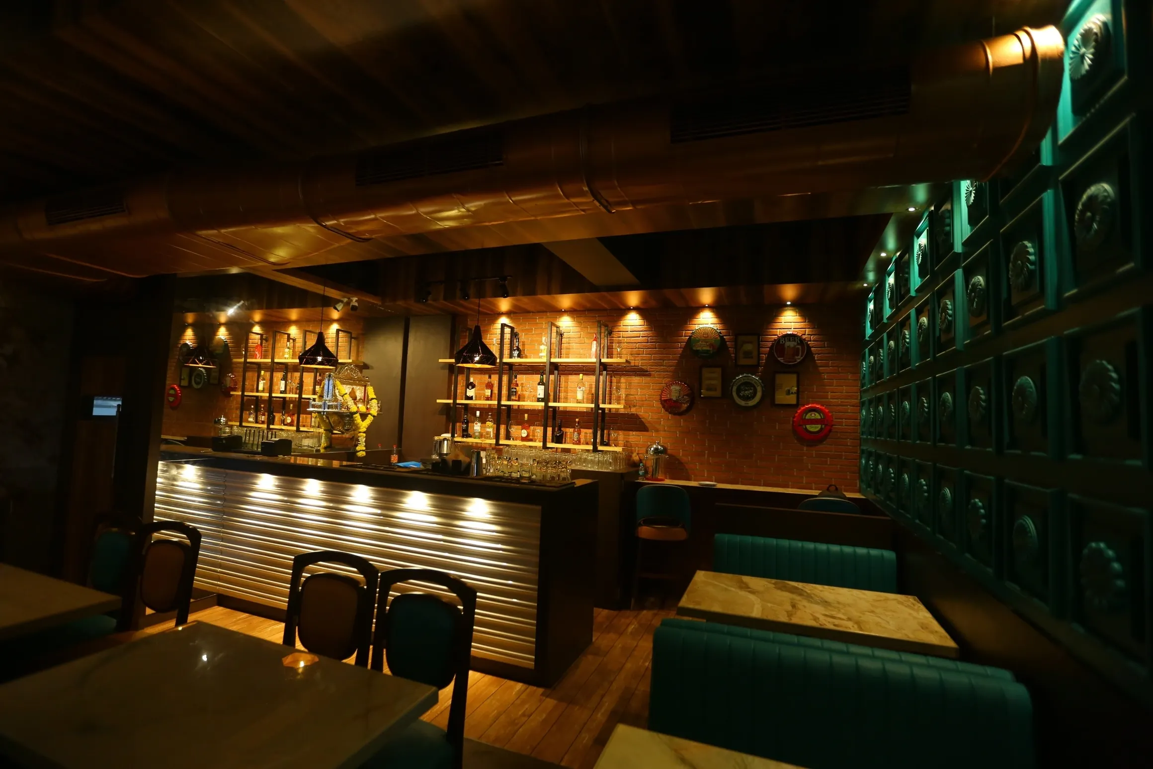 IMPERIAL SPICE KITCHEN & BAR AMBIANCE