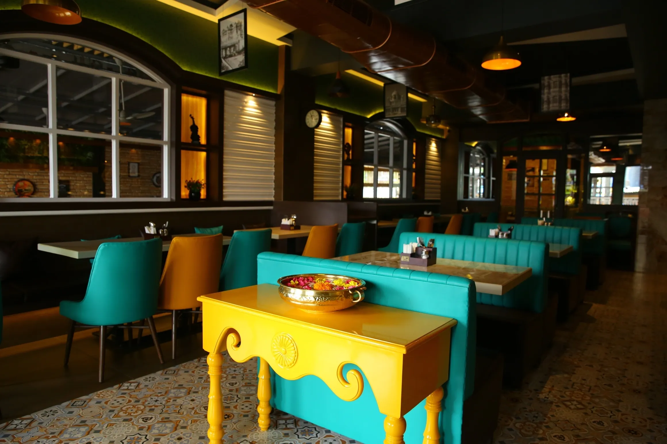 IMPERIAL SPICE KITCHEN & BAR AMBIANCE