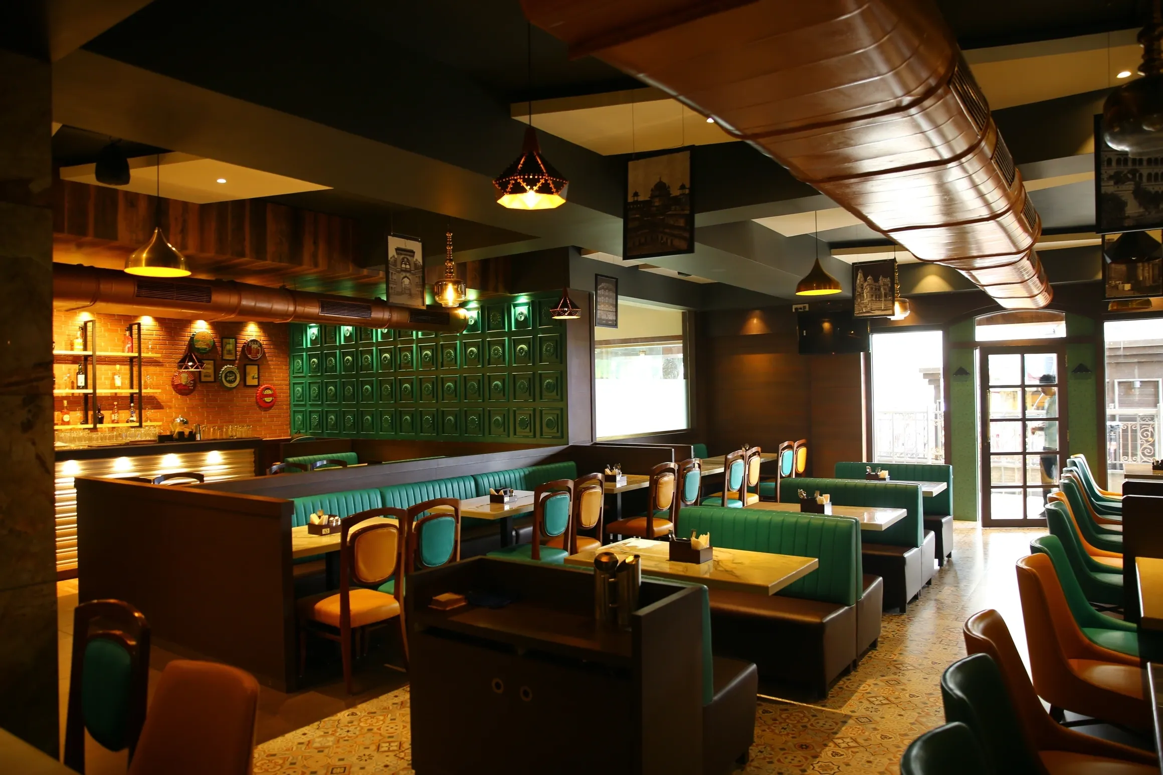 IMPERIAL SPICE KITCHEN & BAR AMBIANCE