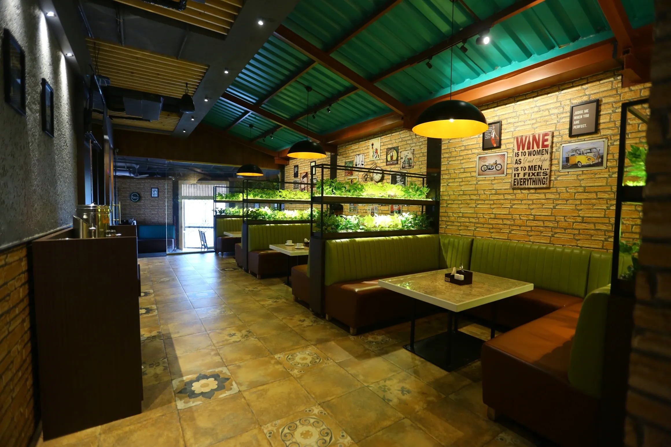 IMPERIAL SPICE KITCHEN & BAR AMBIANCE