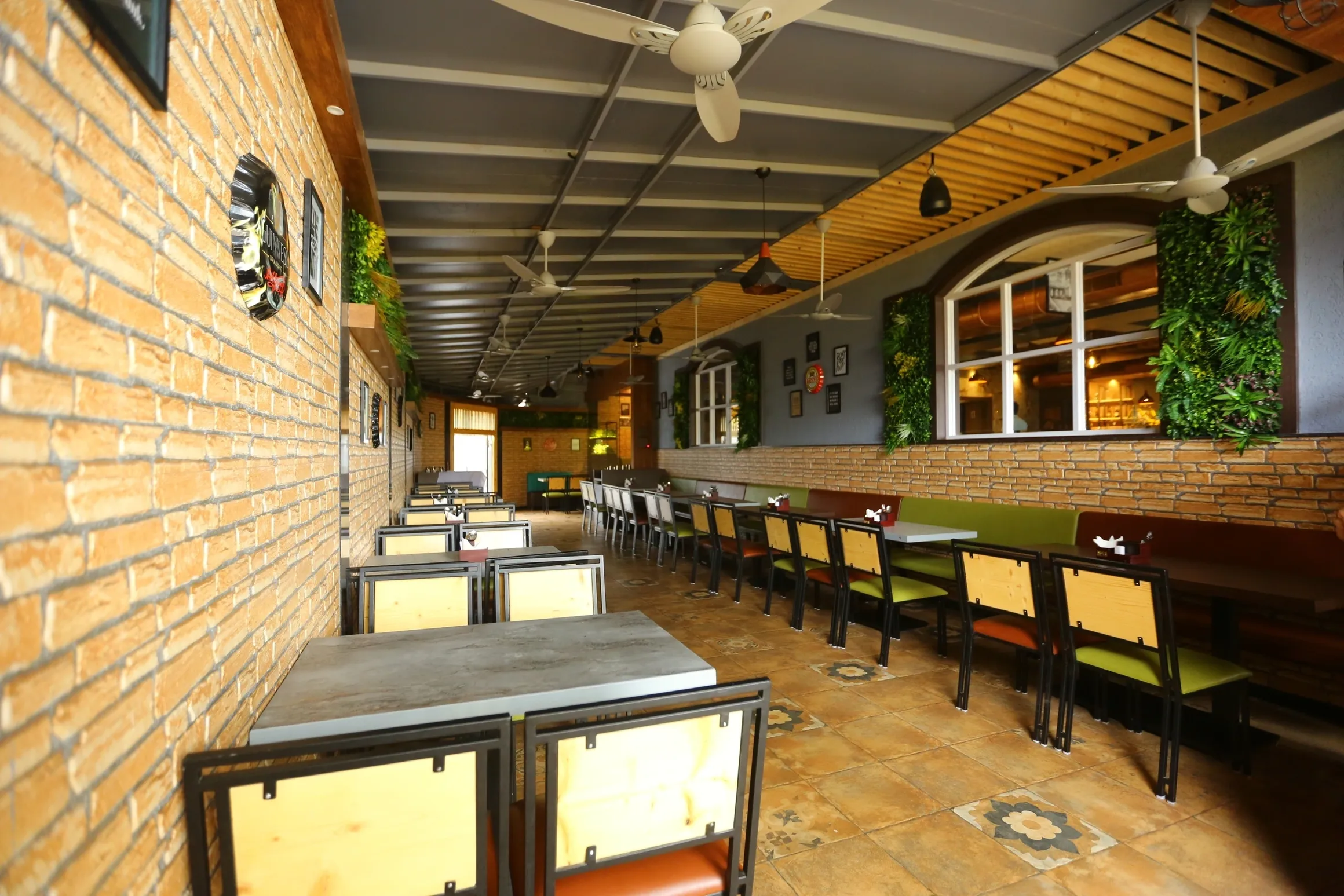 IMPERIAL SPICE KITCHEN & BAR AMBIANCE