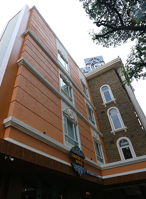 THE MAJESTIC SUITES